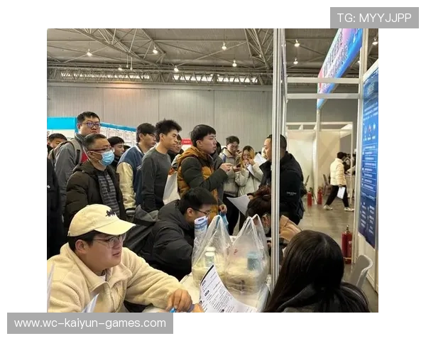 成都教师招聘考生跑步进场，激励更多青年努力奋斗，成都教室招聘